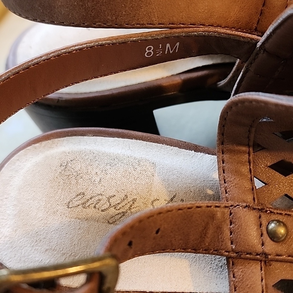 EASY STREET SANDALS Size 8.5 - Picture 7 of 8